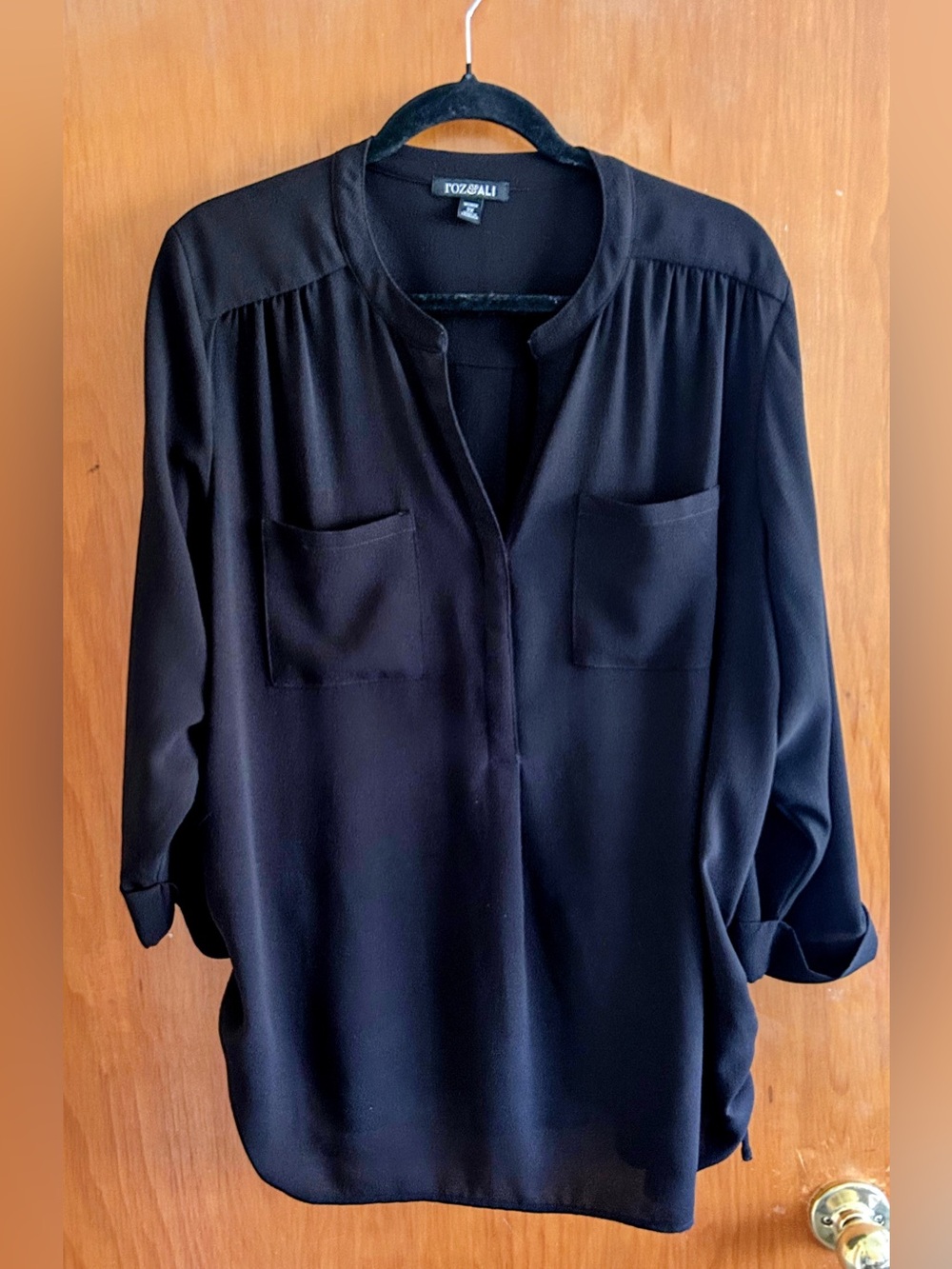 Roz & Ali Black Long-Sleeve Split-Neck Tunic with Patch Pockets
